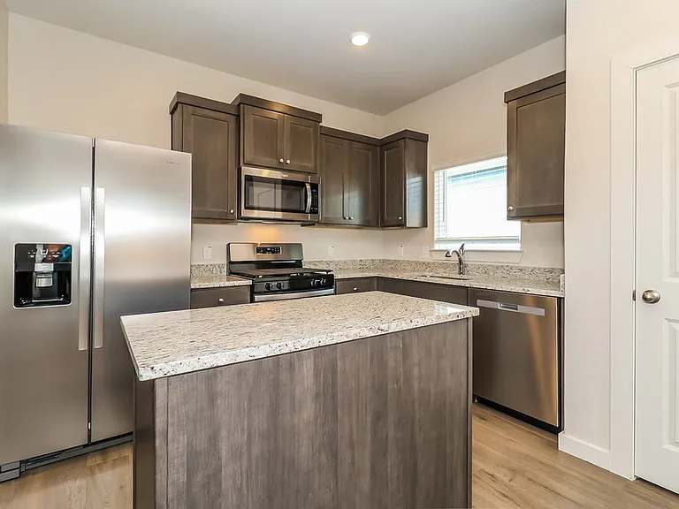 1505 Woodwinds Dr — Photo 7