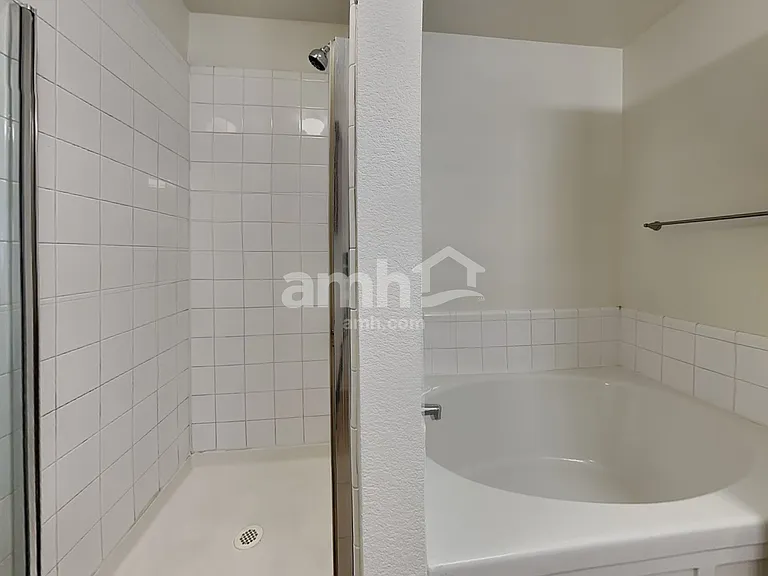 2204 Sumac Dr — Photo 13