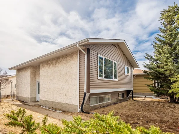 1566 Lakewood Rd W, Edmonton, AB T6K 3Y1
