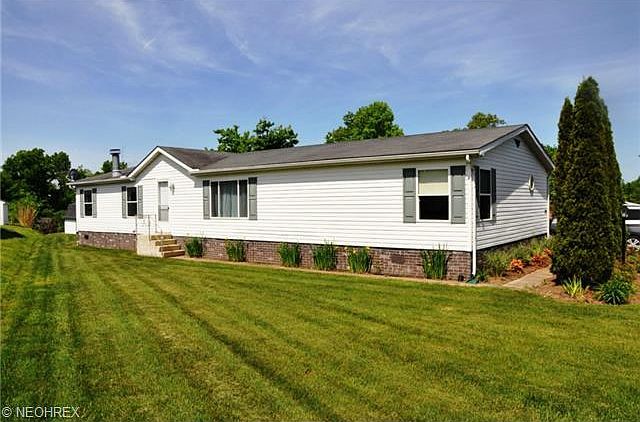 1st image of 220 Pleasant View Ln