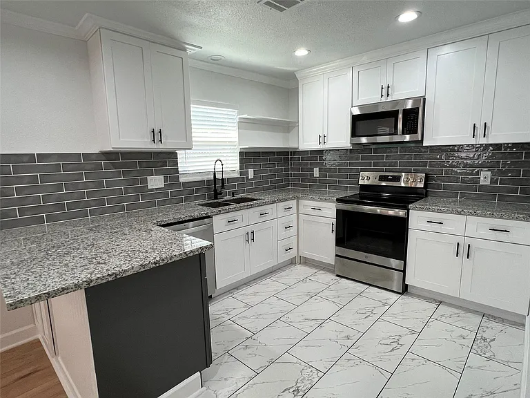 7125 Conley St — Photo 3