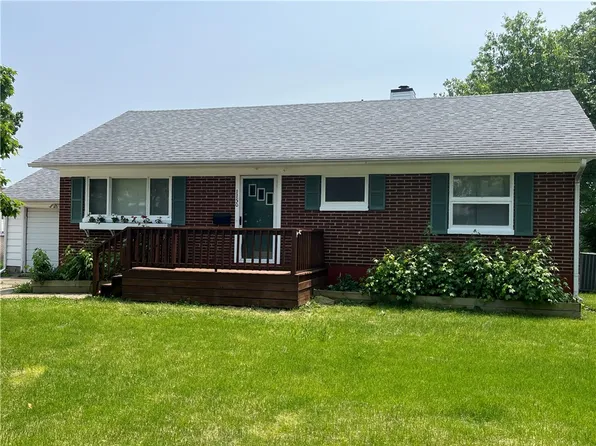 1150 Buchanan Ave, Charleston, IL 61920