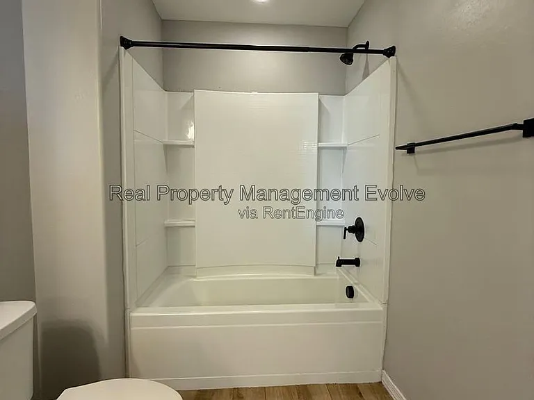5618 N 87th Dr — Photo 28