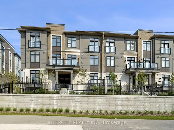 30 Halliford Pl #205, Brampton, ON L6P 4N6