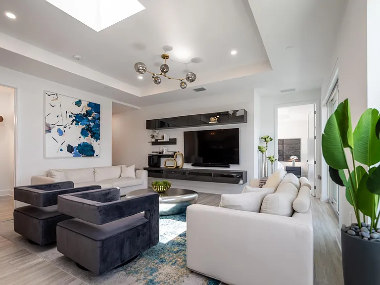 15 Avalon St #803 — Photo 6