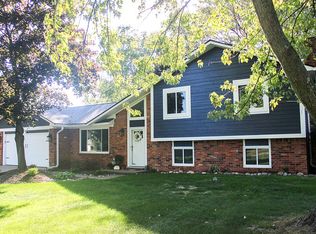 1370 S Hickory Ridge Rd, Milford, MI 48380