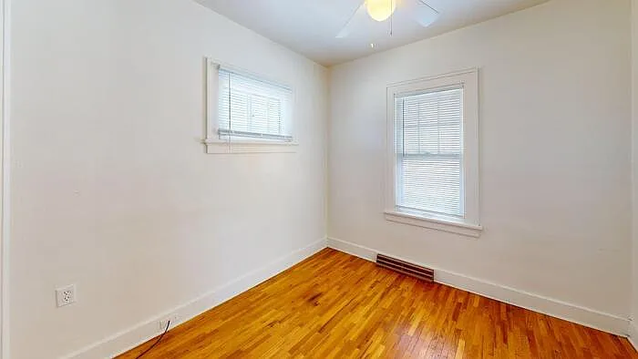 411 W Bowen Ave — Photo 9