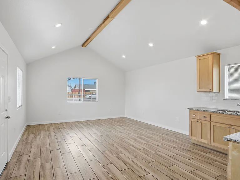 15603 August Ave — Photo 3
