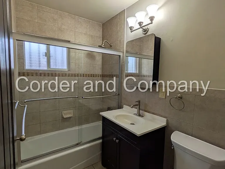 302 Valencia Dr NE — Photo 17
