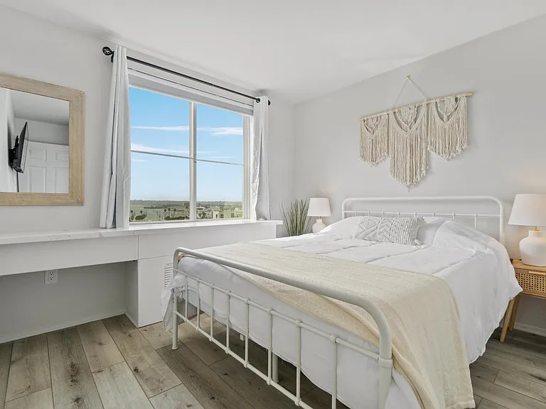 Bedroom with view of San Diego Harbor and queen-sized bed