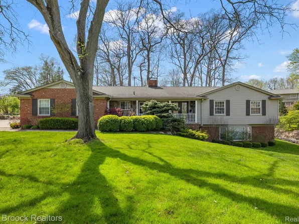 4384 Sunningdale Dr, Bloomfield Hills, MI 48302