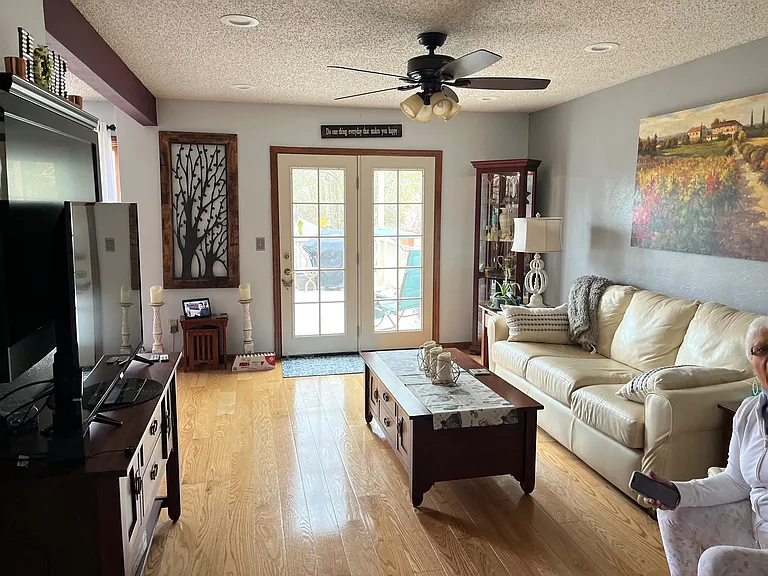 67 Plaza Ave #67 — Photo 4