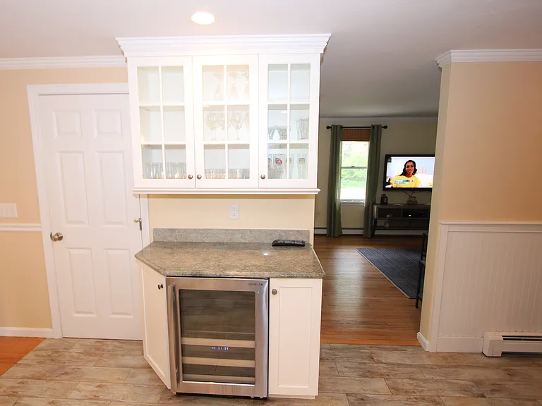 72 Bay Rd — Photo 8
