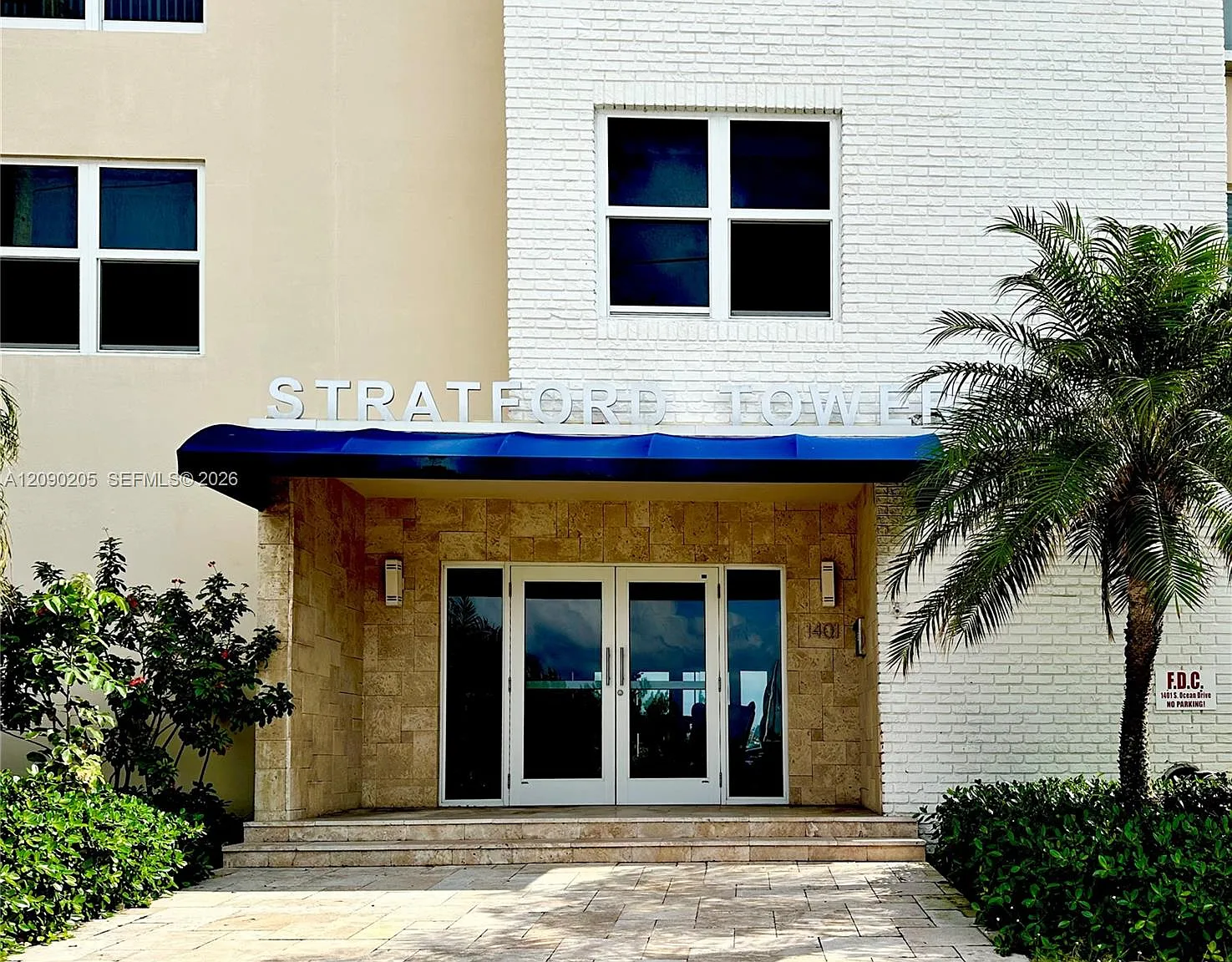 Stratford Towers Condo — Photo 2