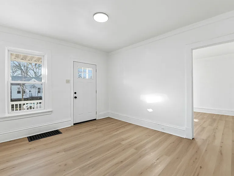 6531 Plymouth Ave — Photo 2
