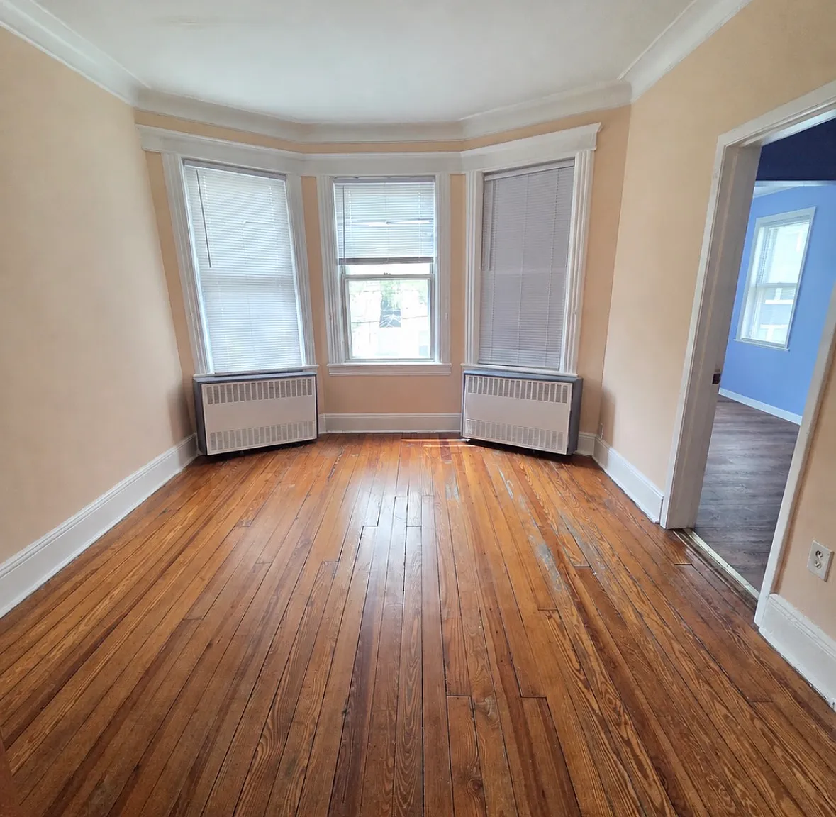 3 bed, $2,200 — Photo 2