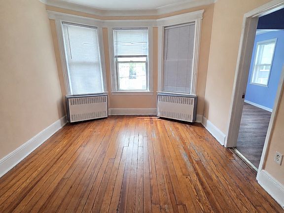 2nd image of 364 Woodlawn Ave #2