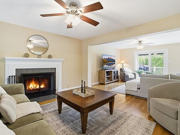 5th image of 18 Oakridge Dr