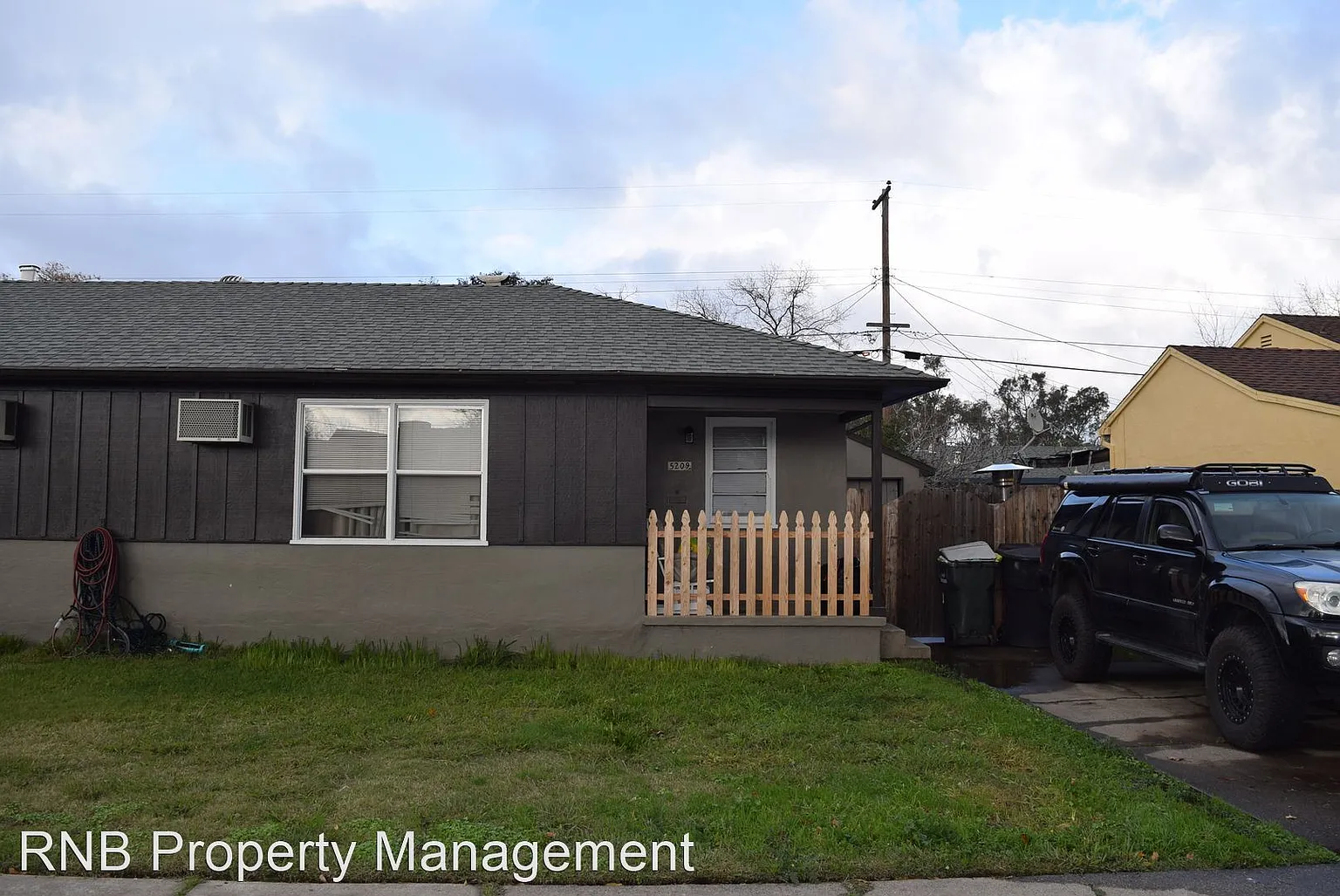 5209 Gordon Dr photo 1