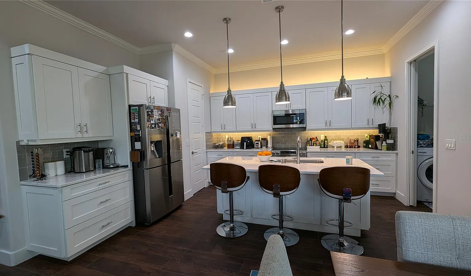 4 bed, 3.0 bath, 2156 sqft, $3,000 — Photo 4