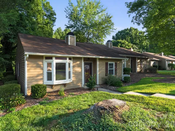 8316 Summerglen Cres, Charlotte, NC 28227