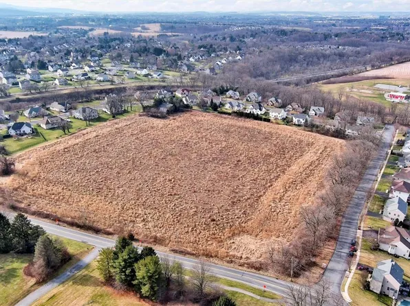 4103 Indian Creek Rd, Emmaus, PA 18049