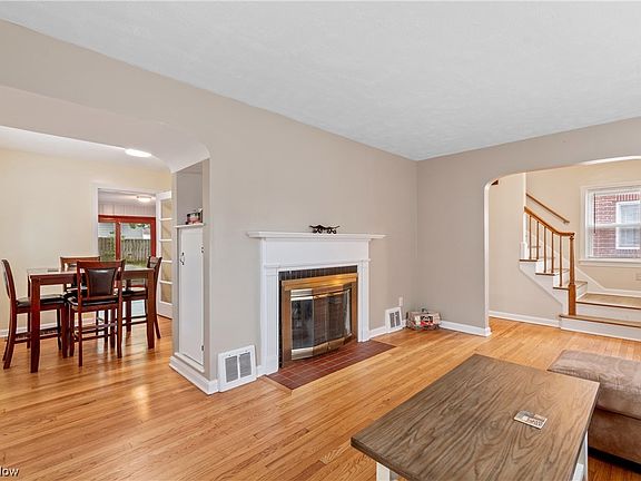 4th image of 719 Sackett Ave