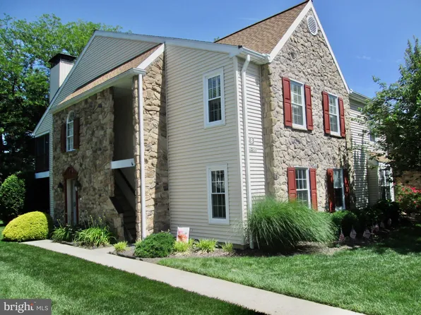112 Valley Greene Cir, Reading, PA 19610