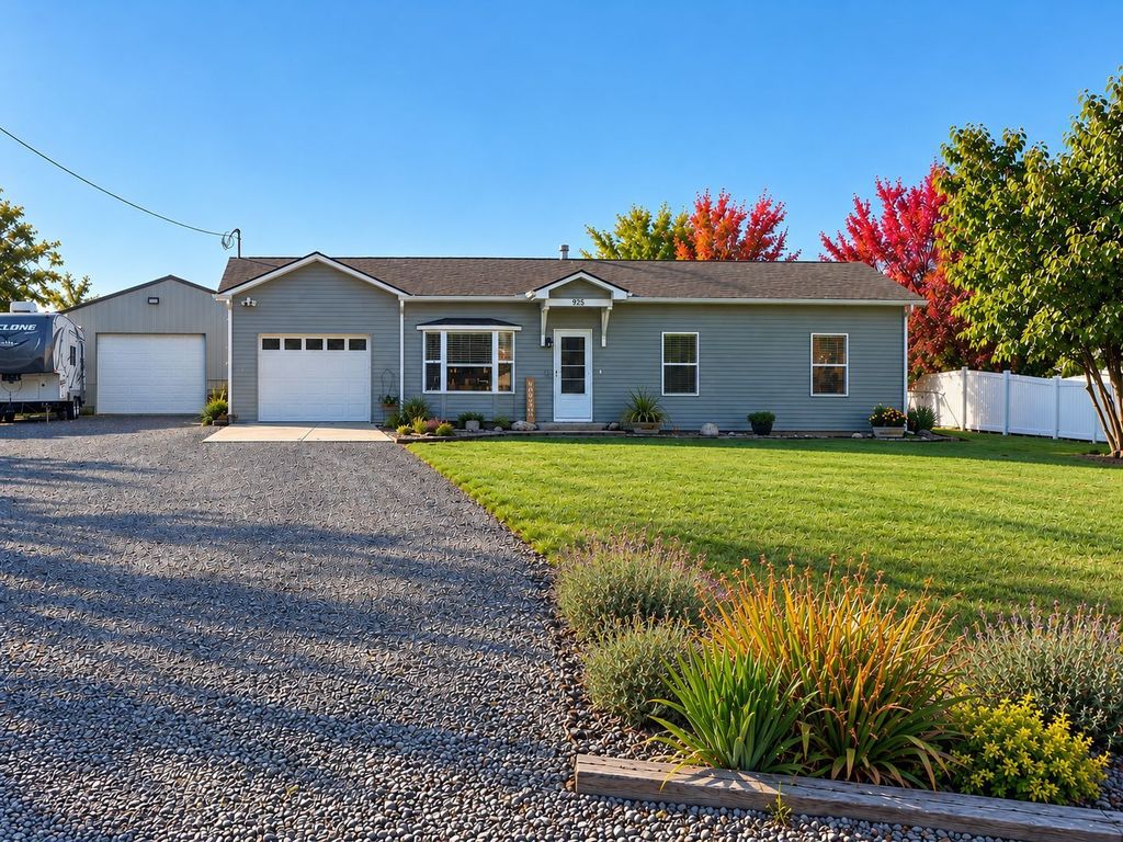925 Genesee Ave - Property Image