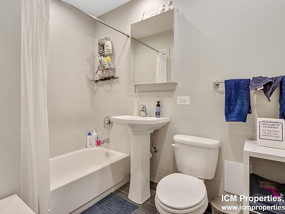 4th image of 354 W Dickens Ave #11C