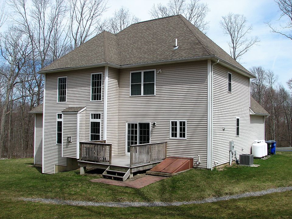 1st image of 393 Washington Dr