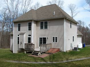 393 Washington Dr, Middlebury, CT 06762