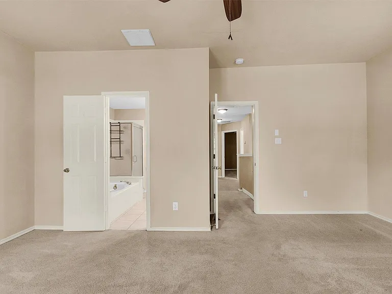 31 N Walden Elms Cir — Photo 14