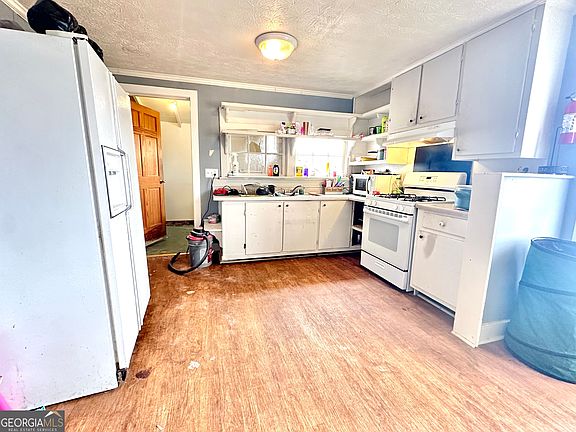 3rd image of 143 Willis Cir