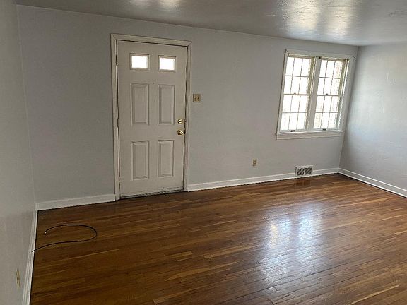 3rd image of 4325 1/2 Clairton Blvd #4337