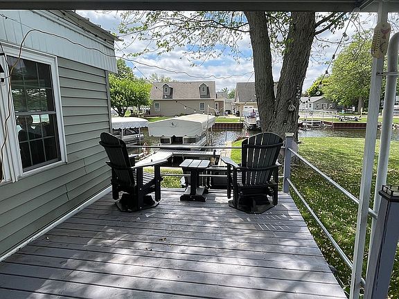 3rd image of 565 Willow Dr