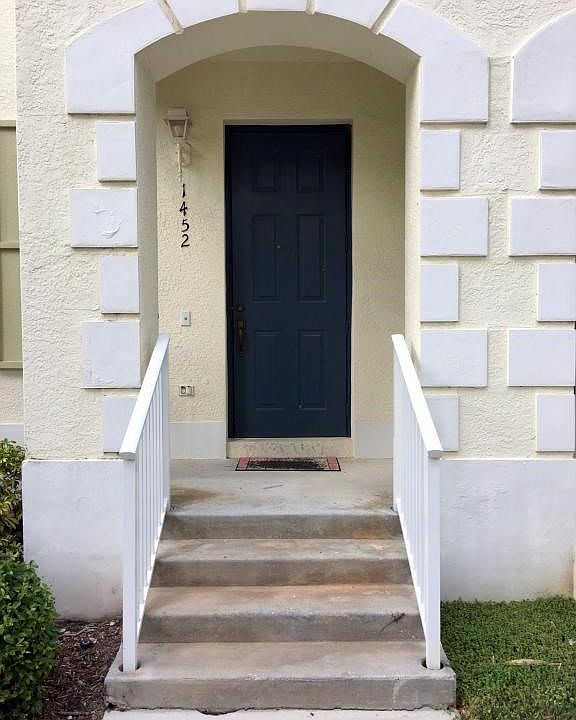 Front of TH via Courtyard