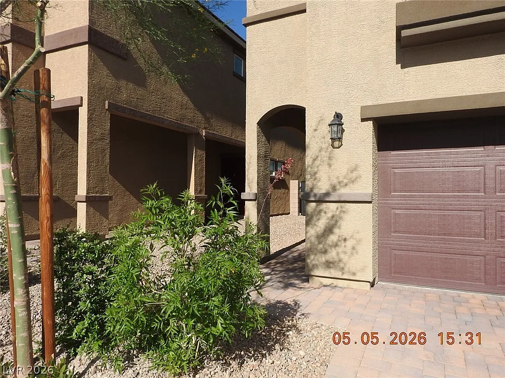 4 bed, 2.5 bath, 1862 sqft, $2,300 — Photo 2