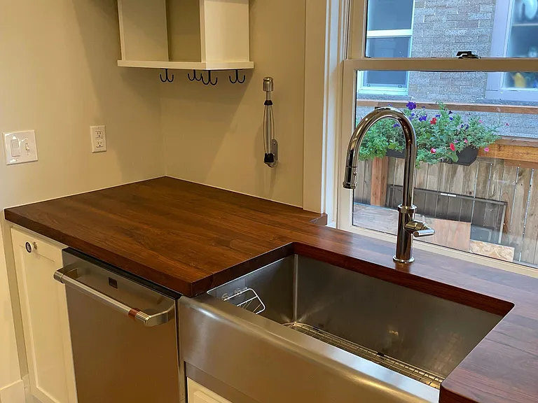 Farmhouse sink