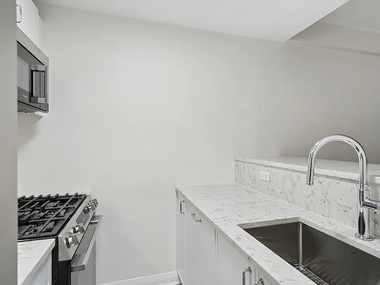 85 E End Ave #1H — Photo 7