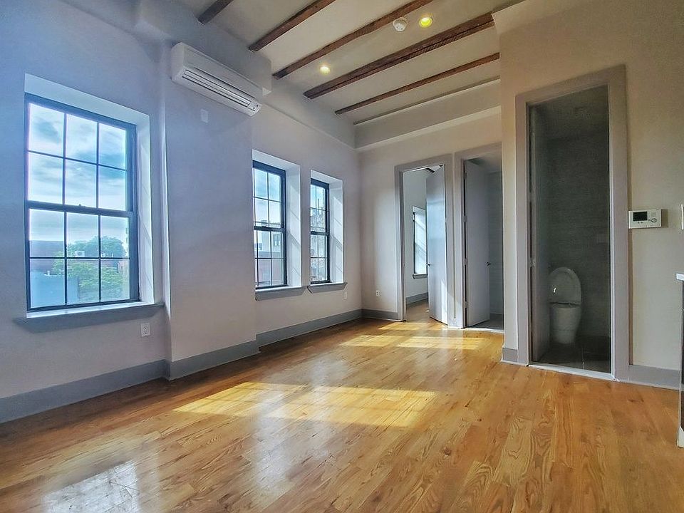 1st image of 292 Bedford Ave #17E