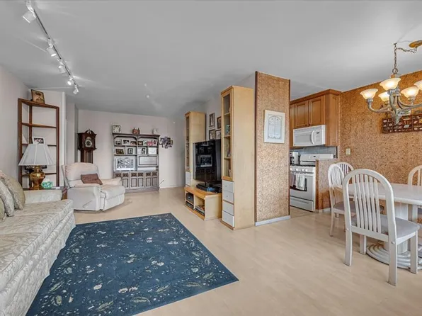 464 Neptune Avenue image 3 of 12