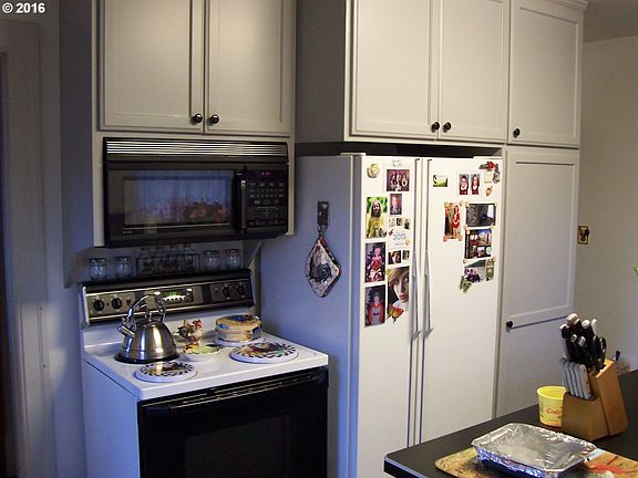 5th image of 4401 SE Rockwood St
