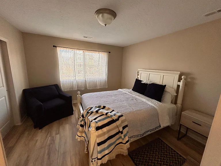 405 S 740 E — Photo 8