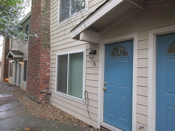 3rd image of 2619 E St APT 5