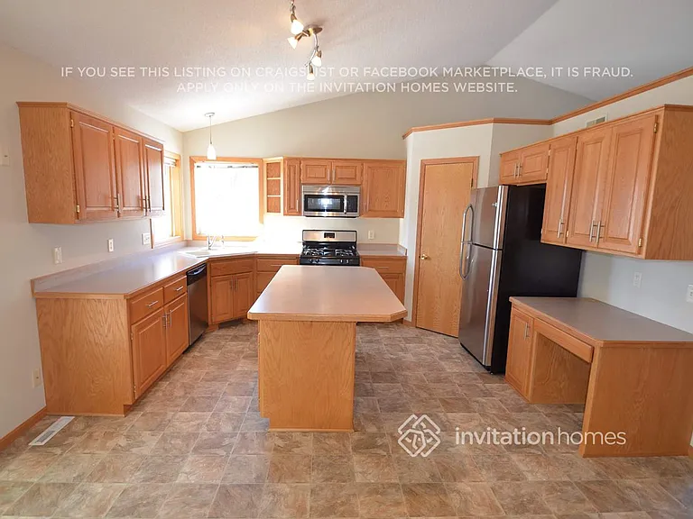 930 118th Ln NE — Photo 4