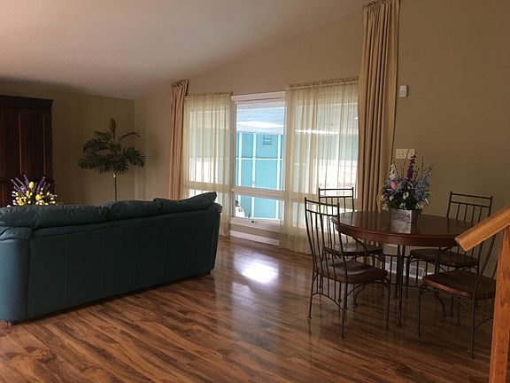 5th image of 28 Thorn Creek Dr