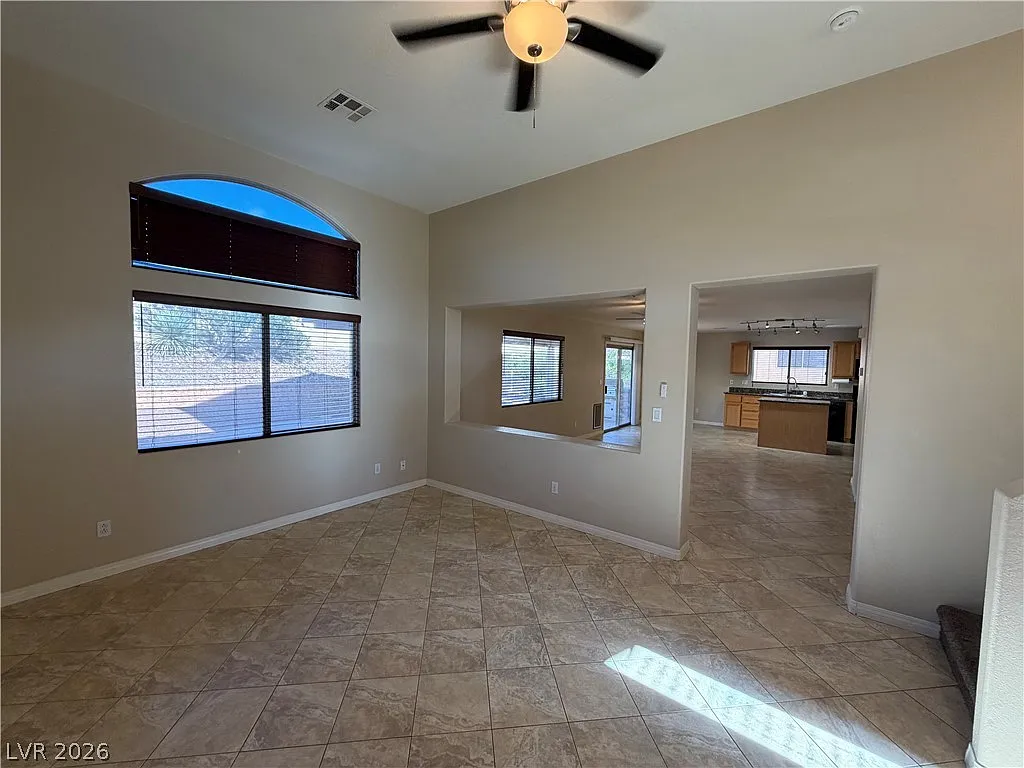 3 bed, 2.5 bath, 1885 sqft, $2,297 — Photo 4