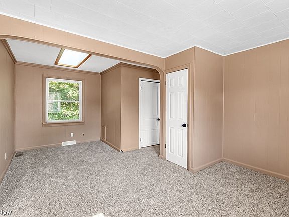 4th image of 143 Grandview Ave