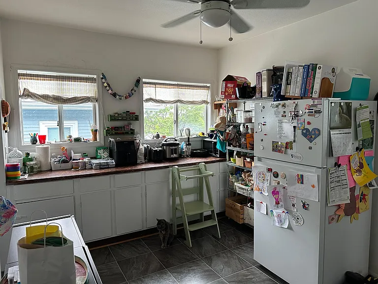 102 Rochambeau Ave — Photo 7